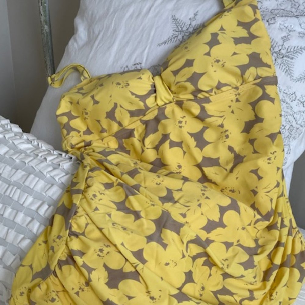 BEACH CHIC by Shore Shapes Swimwear. Flattering design. New without tags. US 12